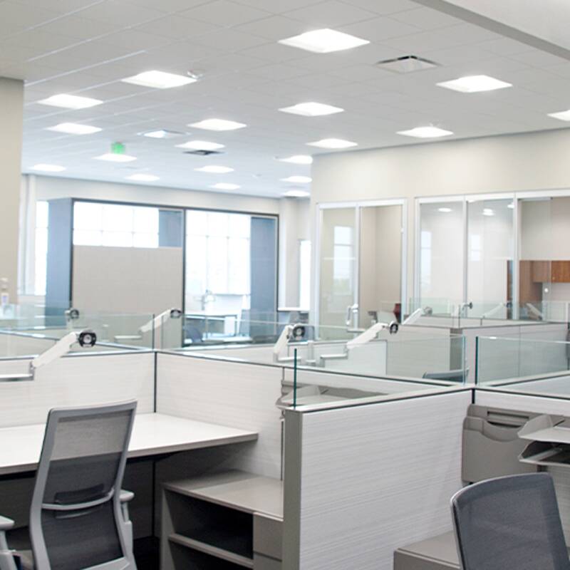 Very modern cubical that has very clean set up